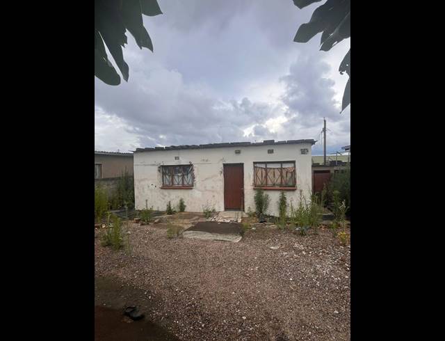 2 BEDROOM HOUSE FOR SALE IN PHOMOLONG